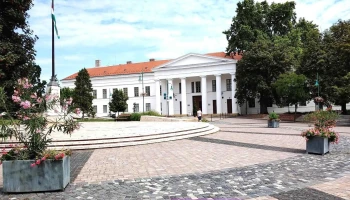 Megyeházi Kiállítás - Béla Király Tér 1