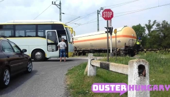 Pétfürdő, vasútállomás bejárati út - Magyarország