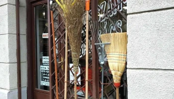 Szerszám és barkács szaküzlet. - Kazinczy U. 1