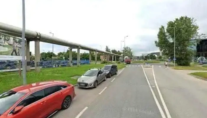 Autokontroll 2000 Karosszeria Javito Muhely Karosszeria Lakatosfenyzo Alvazvedelemgumisgumiszervizjegkar Javitas Utcakep Es 360deg - Budapest