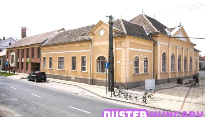 Csepregi Petőfi Sándor Művelődési, Sportház és Könyvtár - Széchenyi Tér 31