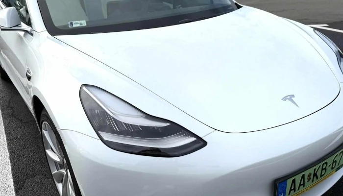 Duna Auto Tesla Karosszeria Javito Karosszerialakatos - Budapest