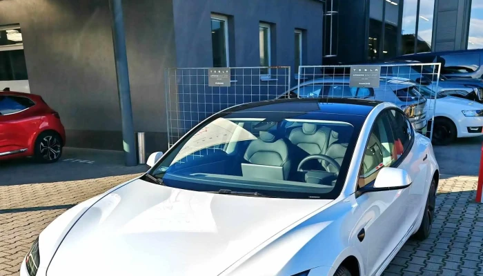 Duna Auto Tesla Karosszeria Javito Terulet - Budapest