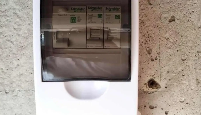Expert-Digital - Villanyszerelés, Kaputelefonok és Kapuautomatizálás - Baross Gábor U. 31