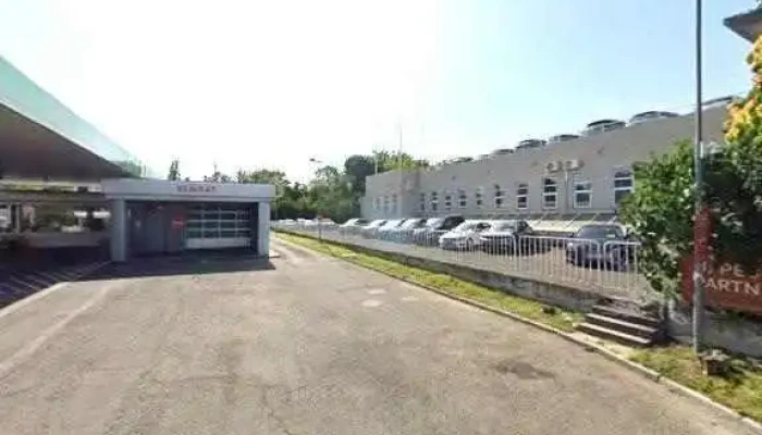 Fabian Budapest   Peugeot Ssangyong Isuzu Markakereskedes Es Szerviz Utcakep Es 360deg - Budapest