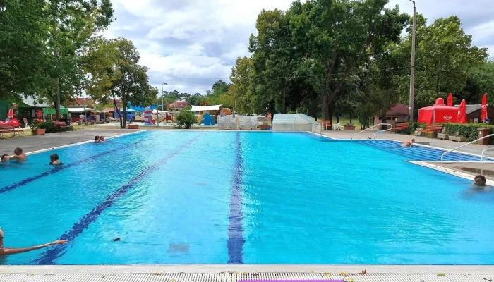 Gödi melegvízű strand - Összekötő Út