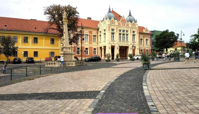 Illyés Gyula Könyvtár, a Szekszárd Tudásközpont épülete - Hunyadi U. 9