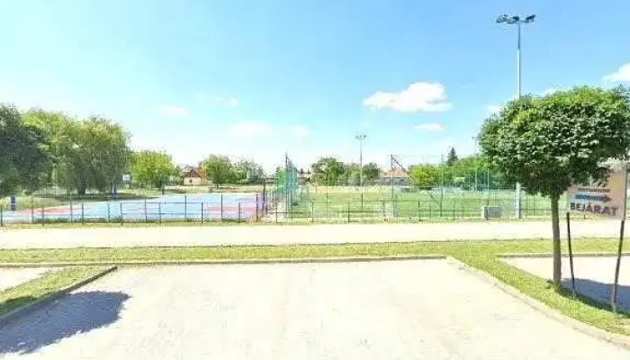 Jaszberenyi Jegpalya Utcakep Es 360deg - Jászberény