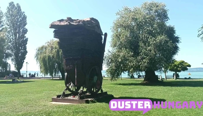 Jozsef Attila Emlekmu Muemlek - Balatonszárszó
