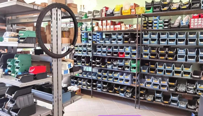 Kezer Tuzep Es Barkacs Uzlet Belul - Zagyvarékas
