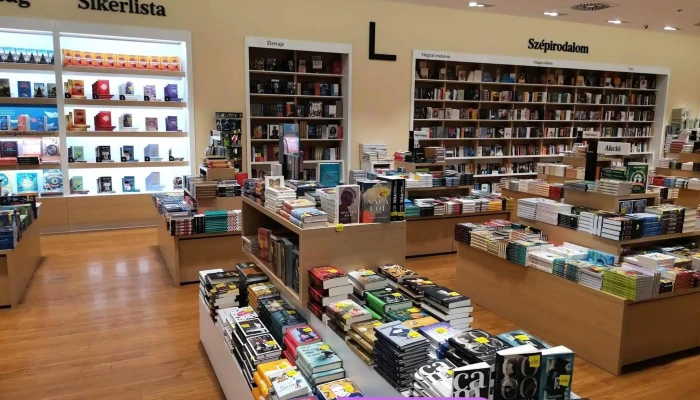 Libri Corvin Plaza Konyvesbolt Konyvespolc - Budapest