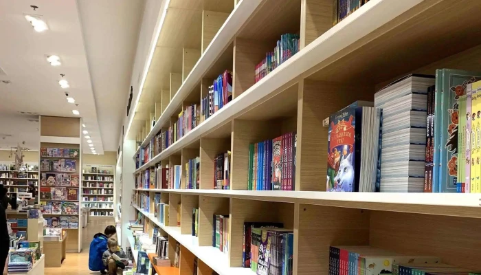 Libri Mammut Konyvesbolt Kozel Hozzam - Budapest
