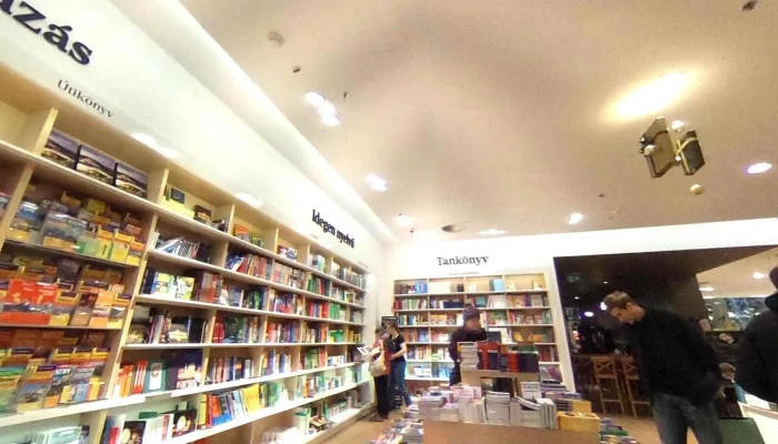 Libri Mammut Konyvesbolt Utcakep Es 360deg - Budapest