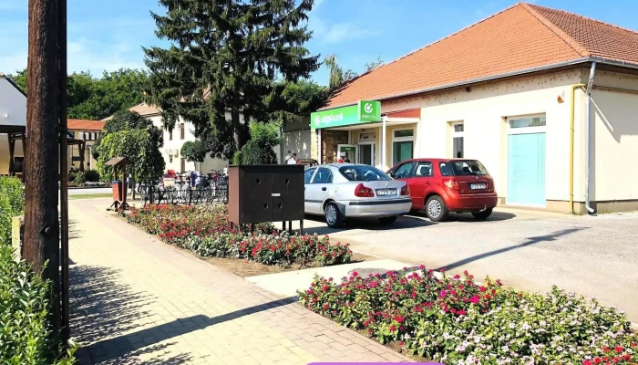 Otp Bank -    A Penztar Szerdan Zarva Tart Osszes - Baktalórántháza