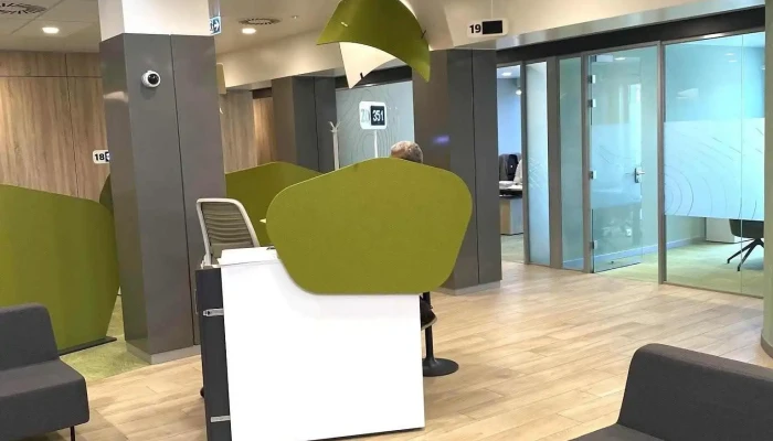 Otp Bank Korlatozott Mukodesu Penztar   A Penztar A Fiokzaras Elott Ket Oraval Korabban Zar Belul - Budapest