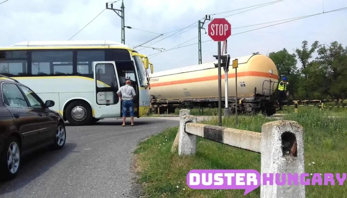 Pétfürdő, vasútállomás bejárati út - Magyarország