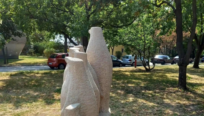 Pingvin Csalad Szobor - Budapest