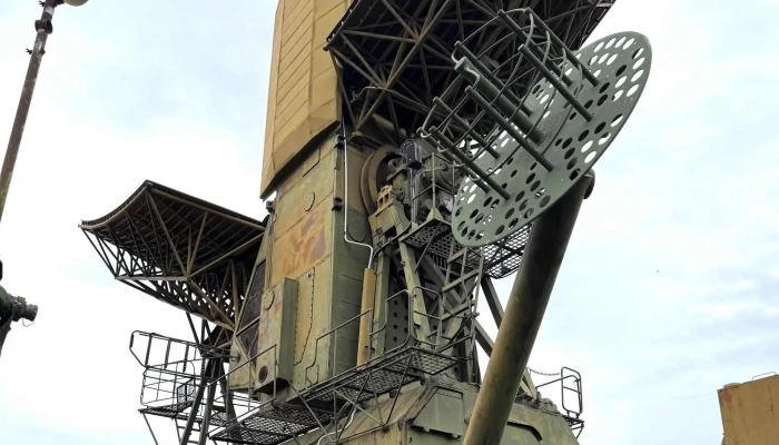 Pinter Muvek Haditechnikai Park Telefon - Kecel