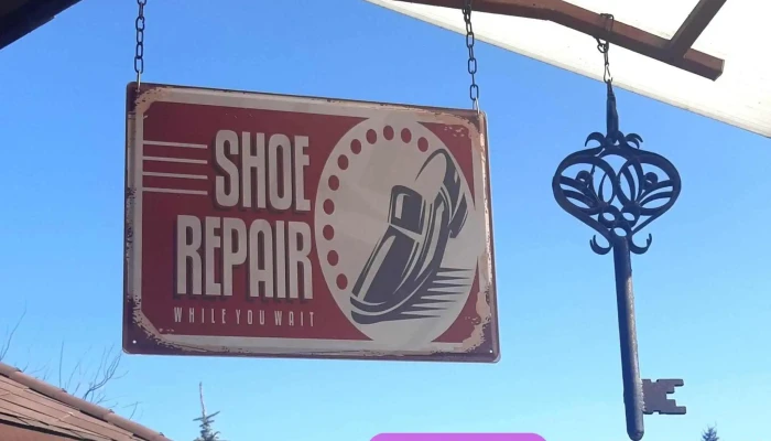 Shoe Repair Cipojavito Kulcskiraly Mert A Minoseg Cipeszkinek Jar Osszes - Budapest