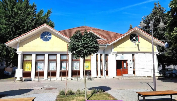 Tamási Könnyü László Városi Könyvtár - Szabadság U. 52