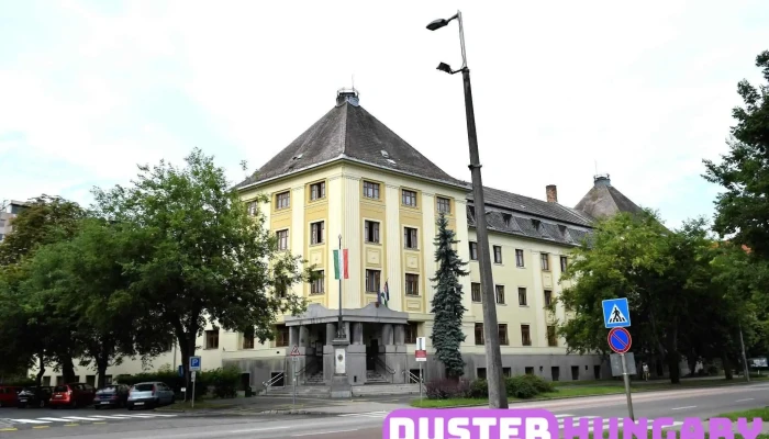 Tolna Vármegyei Önkormányzat - Szent István Tér 11-13