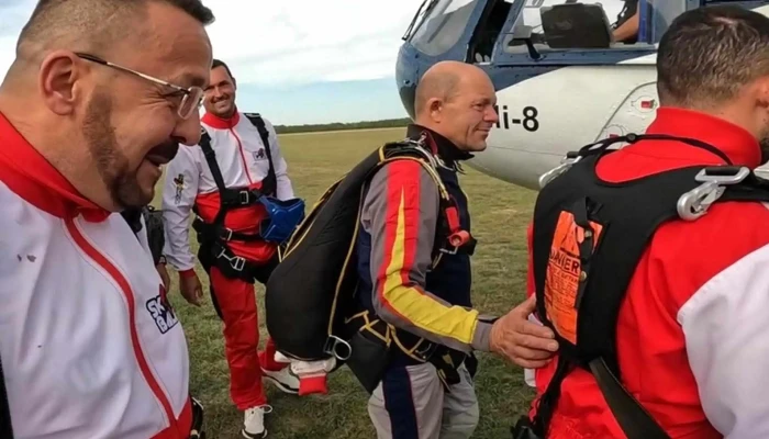 Ugrani Jo   Tandemugras Siofok   Artic Group Kft Ejtőernyős Kozpont - Siófok