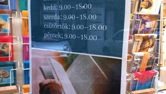 Uj Ember Konyvesbolt Osszes - Budapest